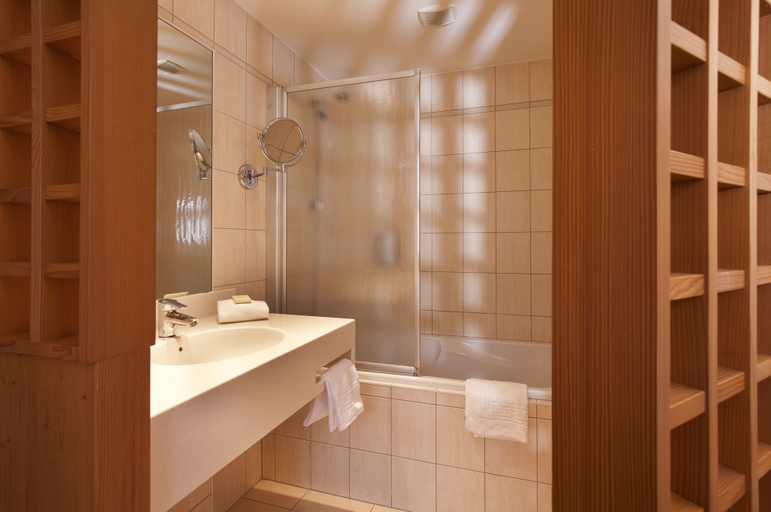 Bathroom 4, Hotel de la Tour, Haut-Rhin