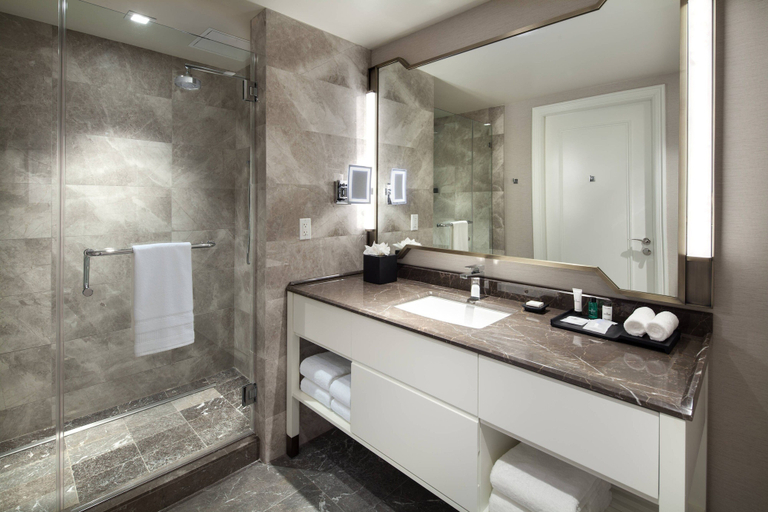 Bathroom 5, Sheraton Los Angeles San Gabriel, Los Angeles