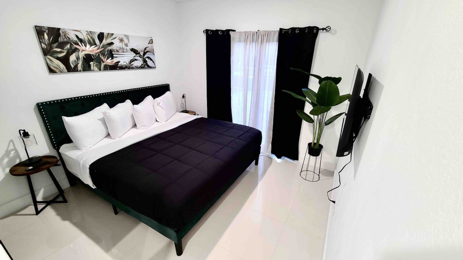 Bedroom 2, 302 Rare find The Blue Sky Beach House, Miami-Dade