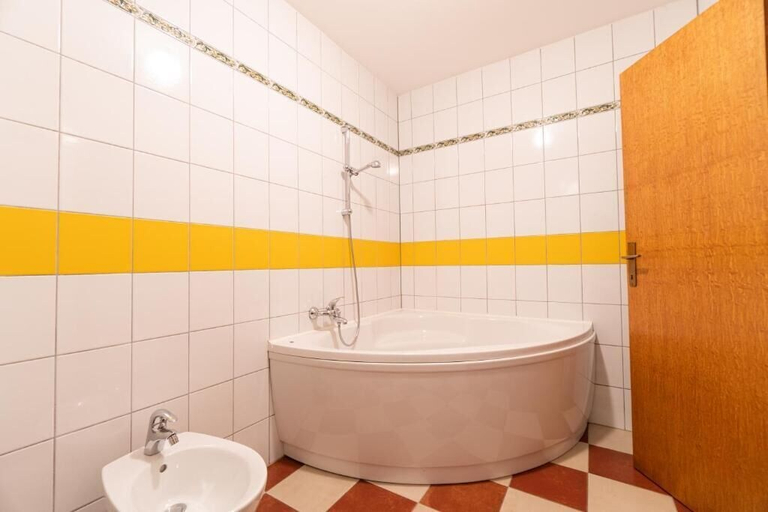 Bathroom 3, Hotel Babic, Plitvička Jezera