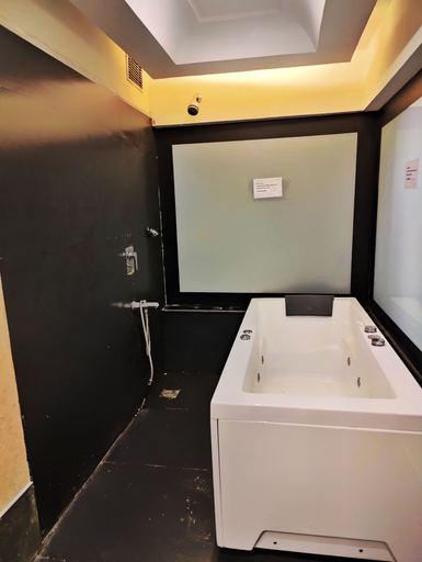 Bathroom 2, The Regent Chandigarh, Chandigarh