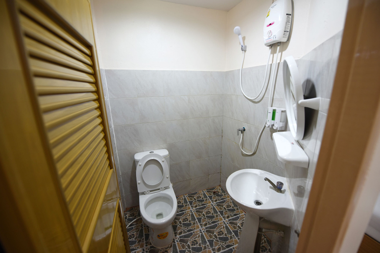 Bathroom 4, B Place Guesthouse, Mueang Krabi