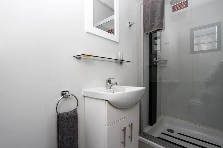 Bathroom 4, Sleepover KMIA, Ehlanzeni