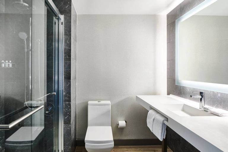 Bathroom 9