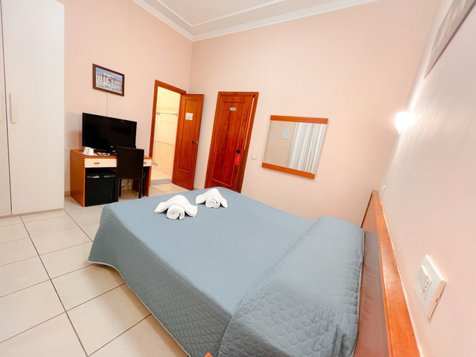 Bedroom 2, Alius And Freerome Hotel, Roma