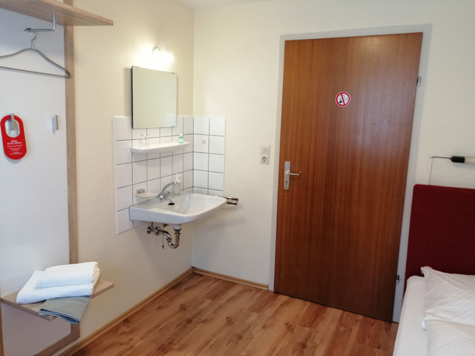 Bedroom 2, Hotel Garni Elisabeth, Göppingen