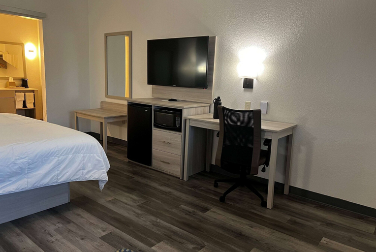 Bedroom 3, Super 8 by Wyndham Rosenberg TX, Fort Bend
