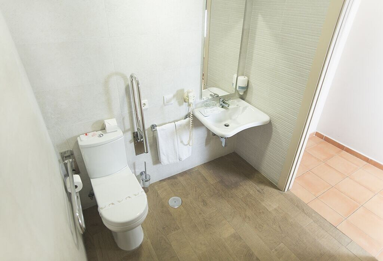 Bathroom 5, Hotel Alborán Algeciras, Cádiz