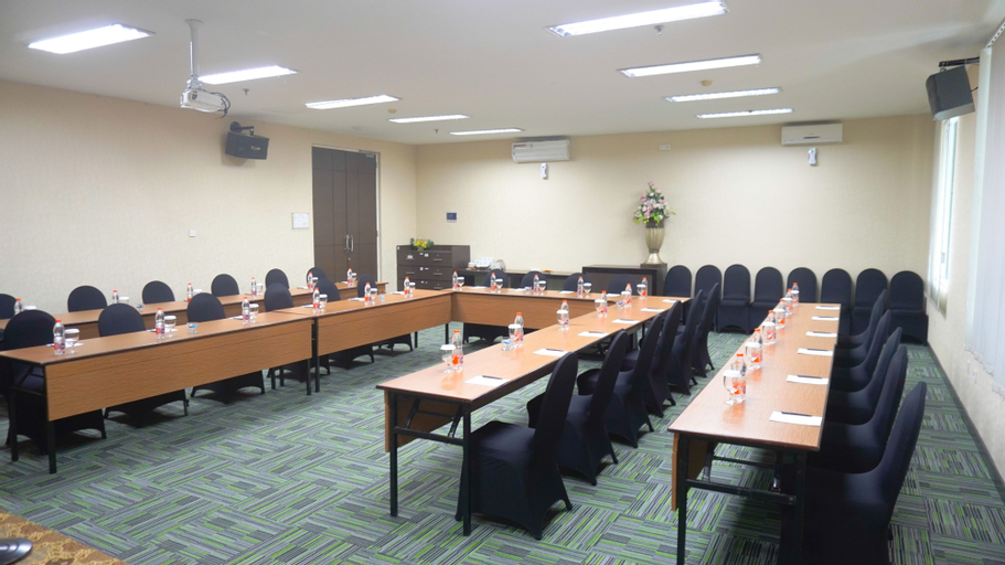 Business Facilities 15