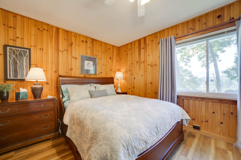 Bedroom 2, Serene Lake Junaluska Gem Deck and Mountain Views, Haywood