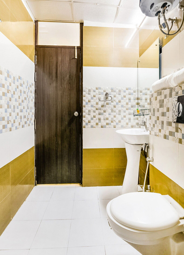 Bathroom 4, Fabhotel Metro View, Lucknow