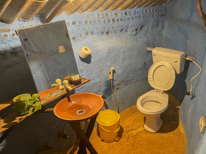 Bathroom 5, Saraya Art Cafe B&B, North Goa