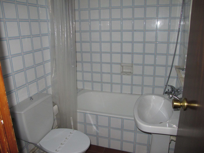 Bathroom 4, Hotel Cardós, Lleida