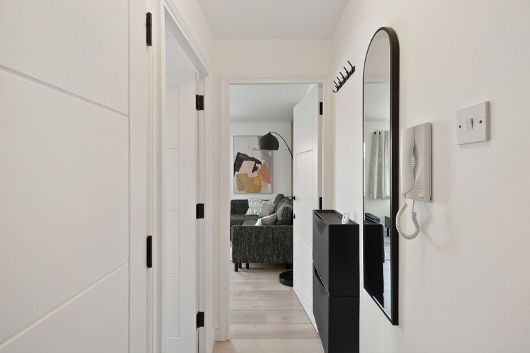 Others 4, Tropical Inspired 2-Bedroom Flat, Essex