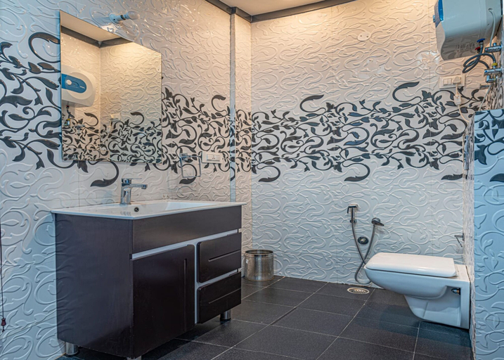 Bathroom 3, Grand Kasauli, Solan