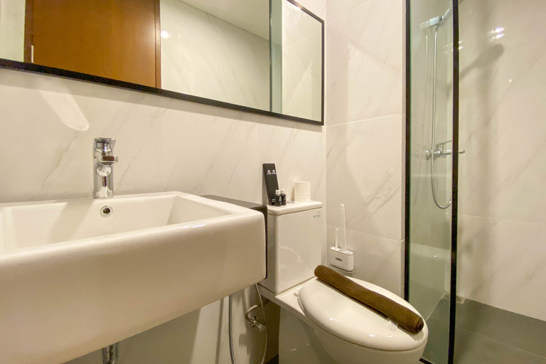 Bathroom 2, Restful And Comfortable Studio At Ciputra World 2 Apartment, South Jakarta