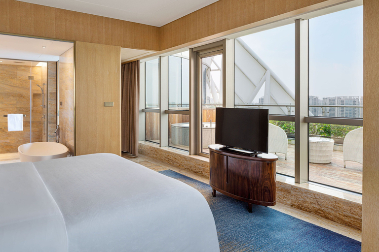 Bedroom 4, Sheraton Zhanjiang Hotel, Zhanjiang