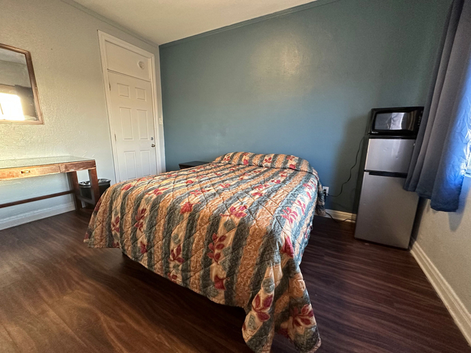 Bedroom 2, Unity Hotel - No Parking & Rooms Are Upstairs, Los Angeles