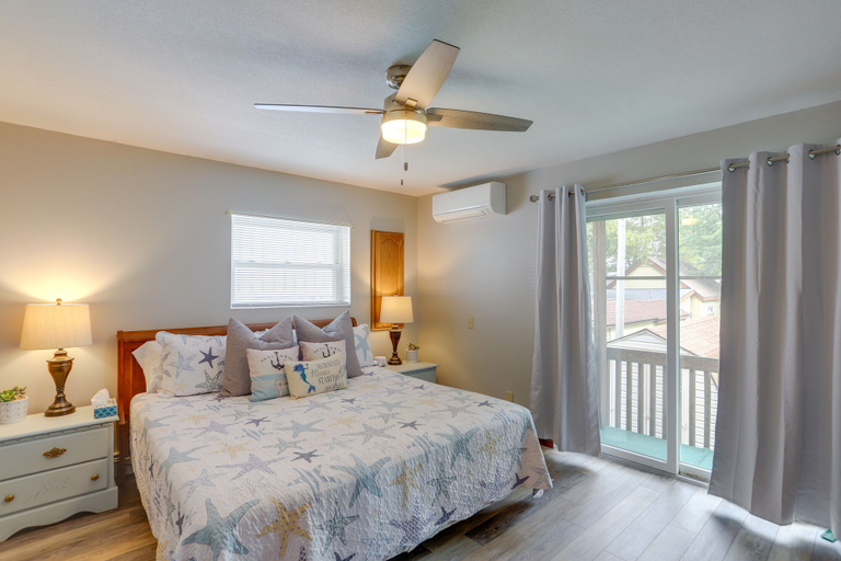 Bedroom 3, Oak Harbor Lake Home w/ 4 Decks + Seating!, Ottawa