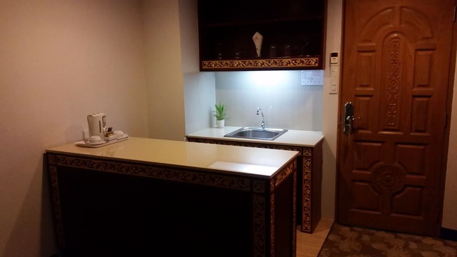 Bathroom 4, Ariston Hotel, Khlong Toey