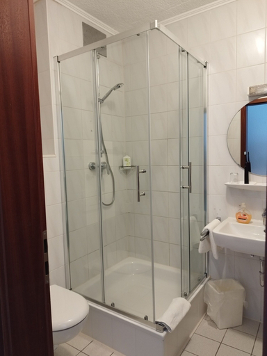 Bathroom 5, Hotel Sonnenkeller, Neu-Ulm
