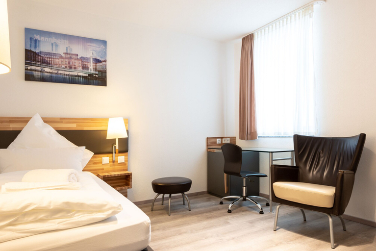 Bedroom 3, Hotel in Laisen, Reutlingen