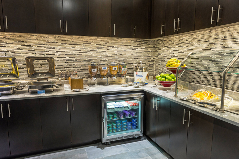 Food & Drinks 5, Fairfield Inn & Suites Boston Cambridge, Cambridge