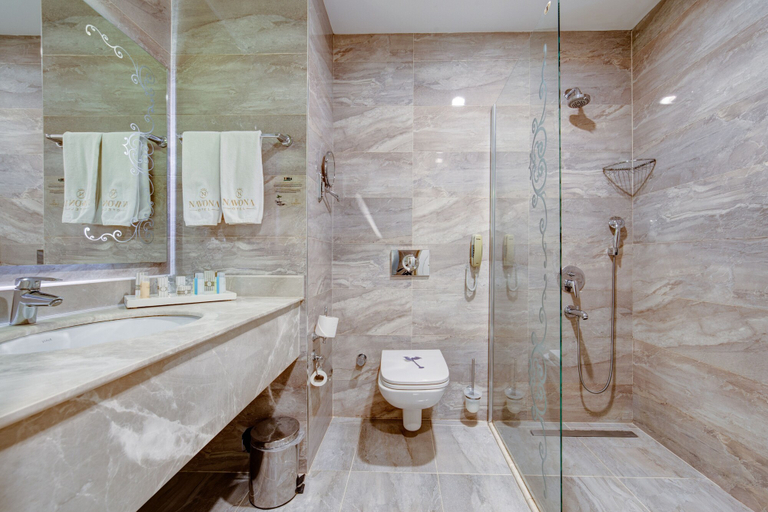 Bathroom 5, Navona Hotel, Merkez