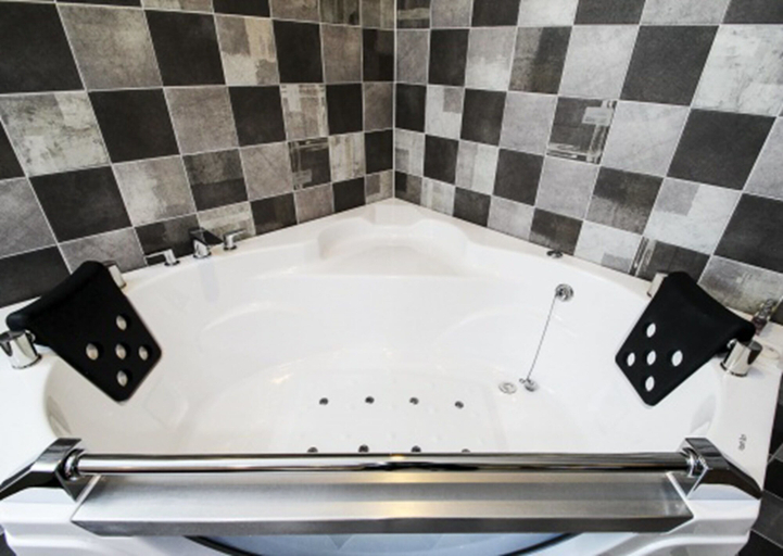 Bathroom 4, New Yorker Hotel, Jinju