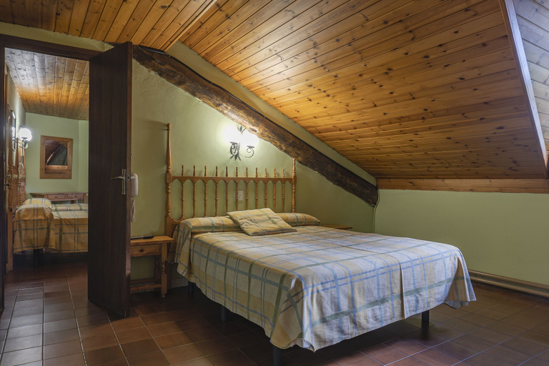 Bedroom 3, Hotel Cardós, Lleida