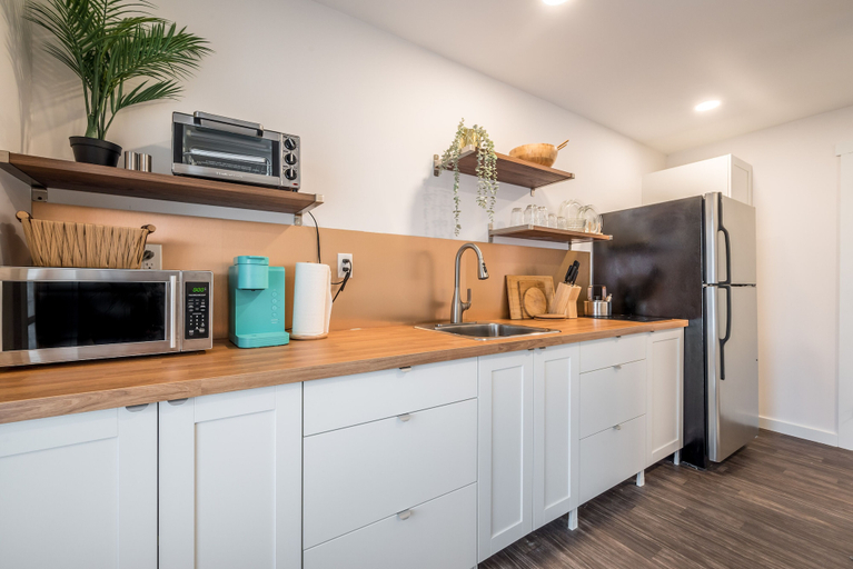 Others 4, Cozy Fully-Equipped 2 Bedroom Suite, Halifax