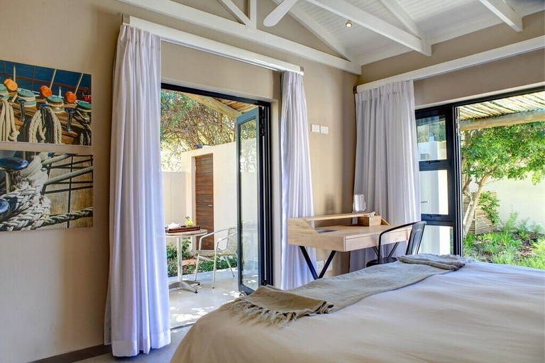 Bedroom 3, Scallop Guest Lodge, Eden