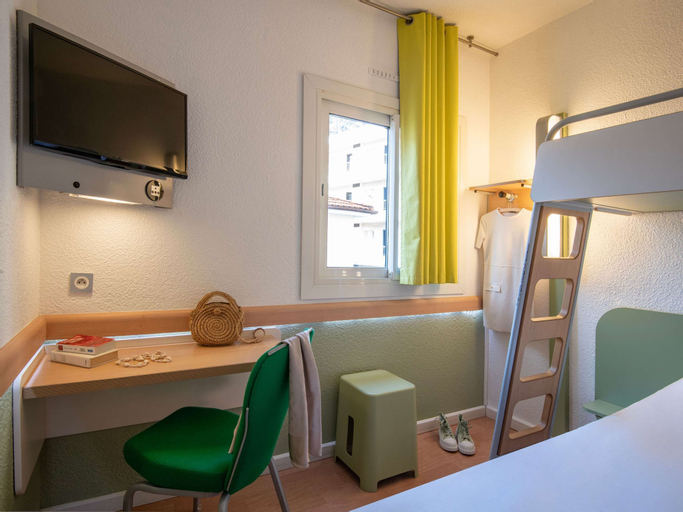 Bedroom 12