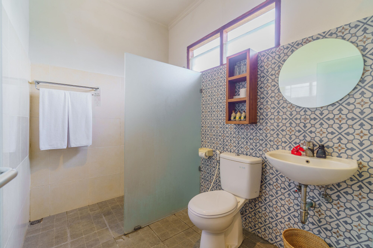 Bathroom 12