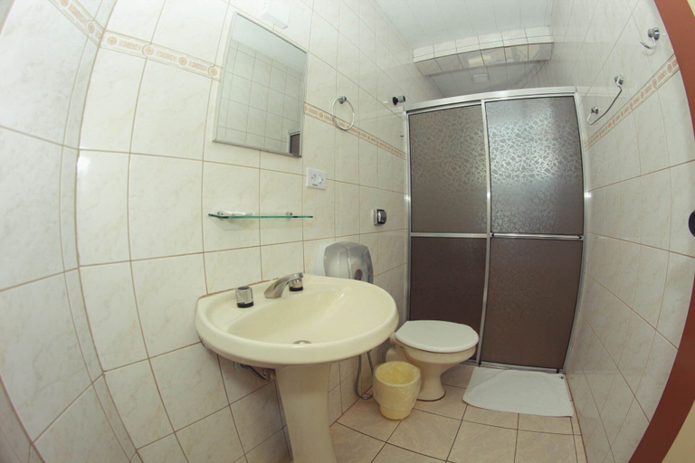 Bathroom, Alpha Ville Hotel, Assis