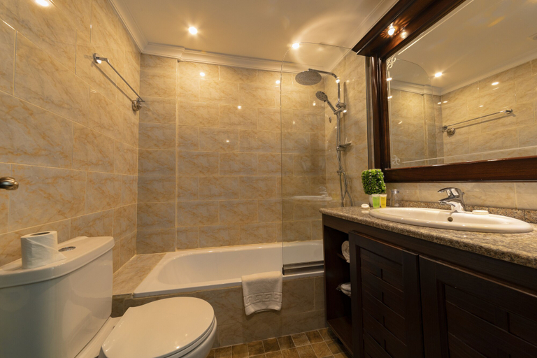 Bathroom 5, Town Season Hotel, Wadi Musa