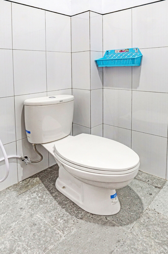 Bathroom, OYO Life 91814 Griya Asoka Syariah, Bojonegoro