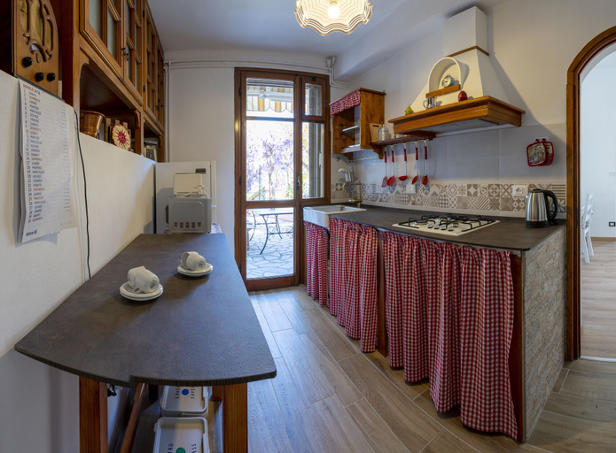 Others 5, Villa Belvedere, Imperia