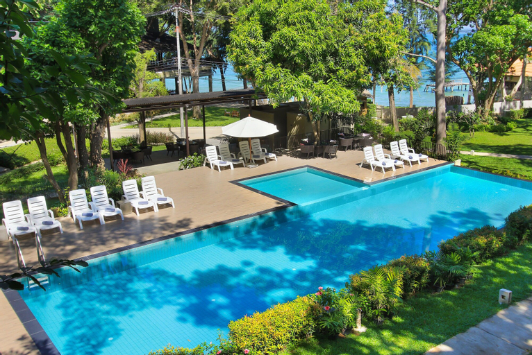 Swimming Pool 13