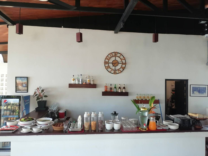 Food & Drinks 5, The Riviera Champasak, Pathoomphone