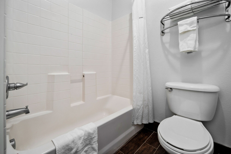 Bathroom 4, Super 8 by Wyndham Carthage TX, Panola