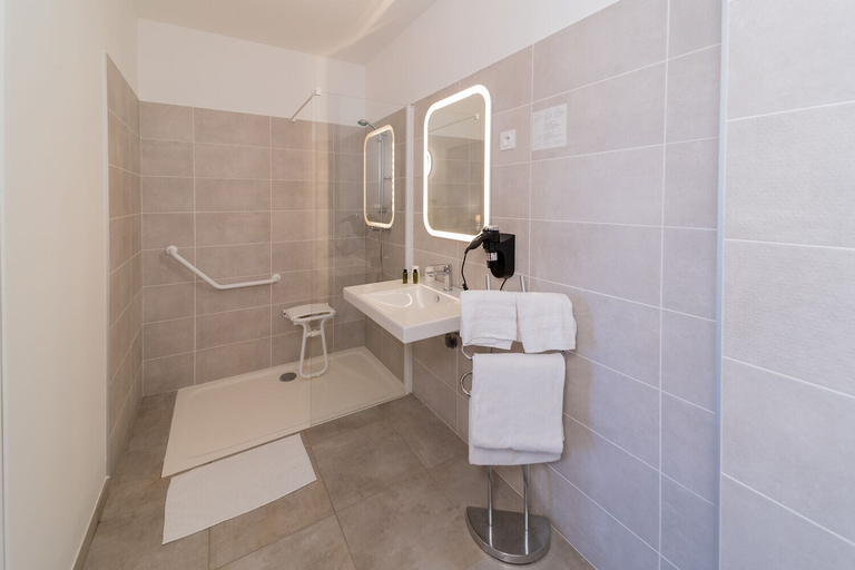 Bathroom 4, Hôtel Restaurant L'Horloge Gourmande, Drôme