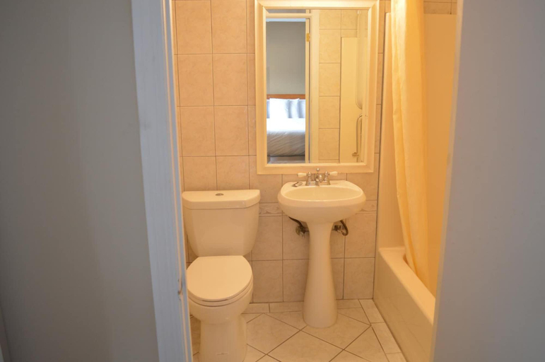 Bathroom 3, Nashoba Valley Inn & Suites, Middlesex