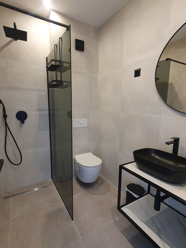 Bathroom 4, SmartStay Johnny, Podstrana