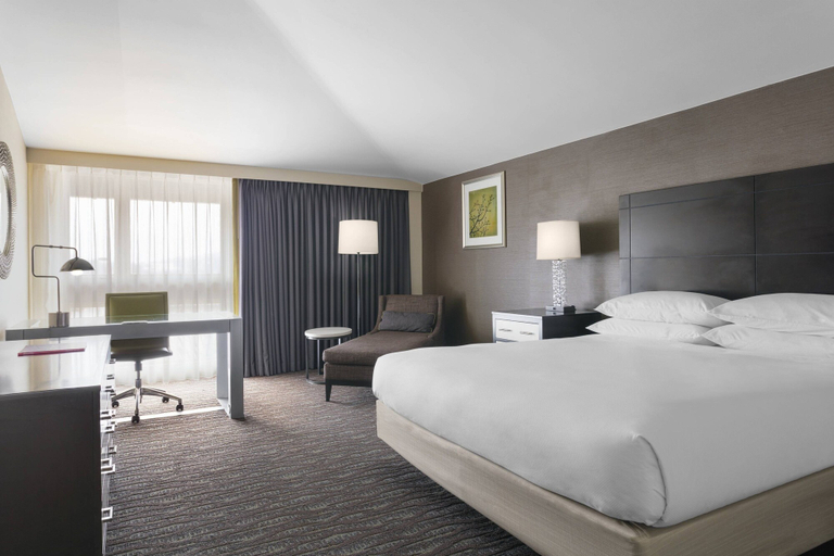 Bedroom 3, Delta Hotels by Marriott Baltimore North, Baltimore