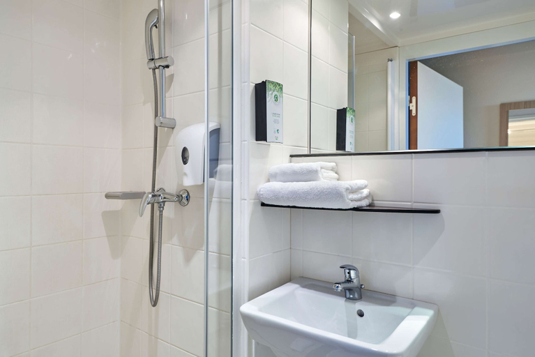 Bathroom 4, Kyriad Direct Mont De Marsan - St Avit, Landes