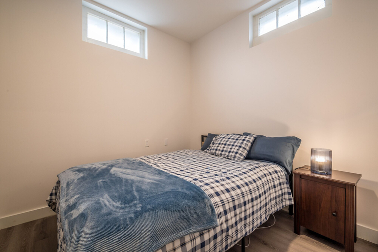 Bedroom 2, Spacious Newly Renovated 1 Bedroom Suite, Halifax