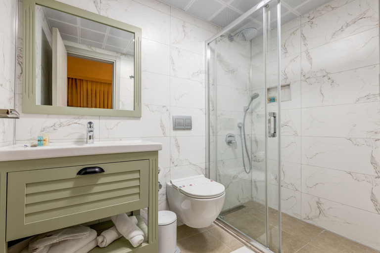 Bathroom 4, Hanedan Otel, Foça
