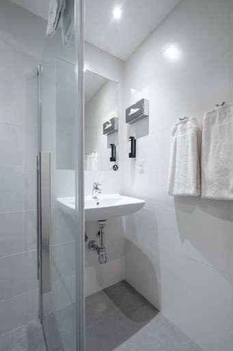 Bathroom 3, Go Hotel Østerport, Copenhagen