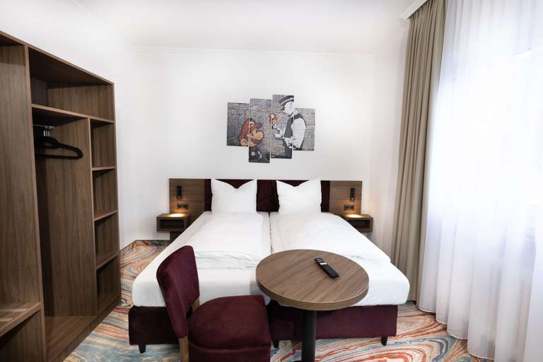 Bedroom 4, Firzlaffs Hotel Neumünster, Neumünster